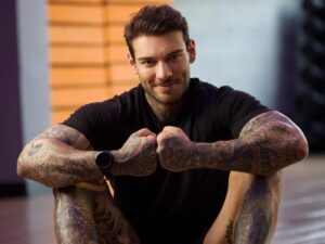 Lucas Lucco é acusado de estelionato, enquanto isso, cantor revelou mega faturamento em 2024