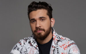 Gustavo Mioto estreia como ator e revela bastidores de nova novela do Globoplay