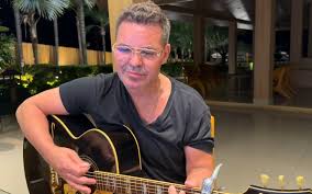 Eduardo Costa se une a Zezé di Camargo na discussão política