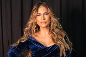 Simone Mendes se emociona ao realizar sonho de fã de 94 anos; veja qual