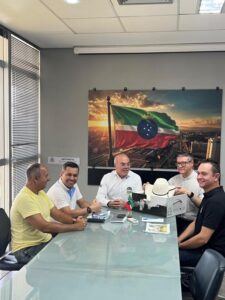 Zé Neto e Cristiano leiloam chapéu autografado para restaurar Igreja Matriz