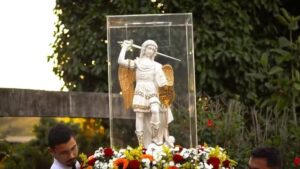 Imagem peregrina de São Miguel Arcanjo chega a Montes Claros com programação especial de fé e devoção
